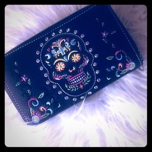 Black skull clutch wallet